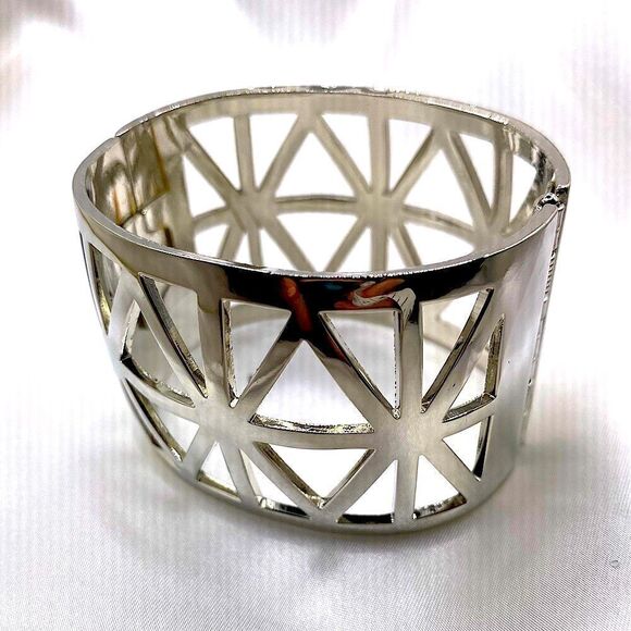 Chunky silver toned geometric cutout bangle cuff bracelet - Picture 2 of 6